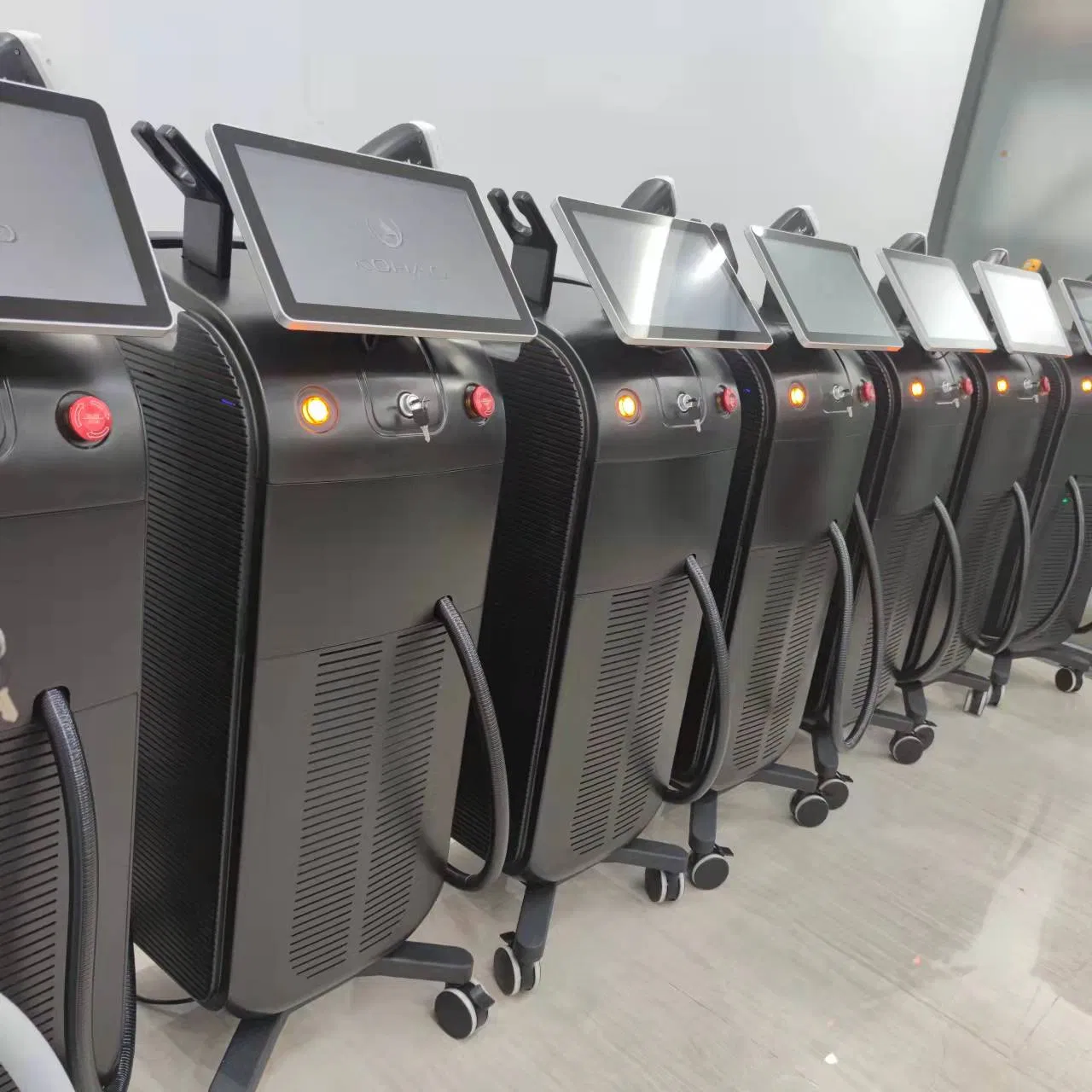 4K Android System 755nm 808nm and 1064 Nm Medical CE Approved