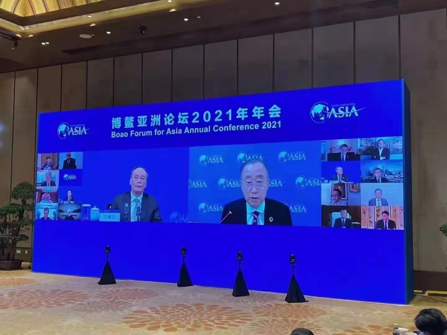 Waterproof P2.976 P3.91 P4.81 Outdoor Indoor Rental LED Display Screen for Stage