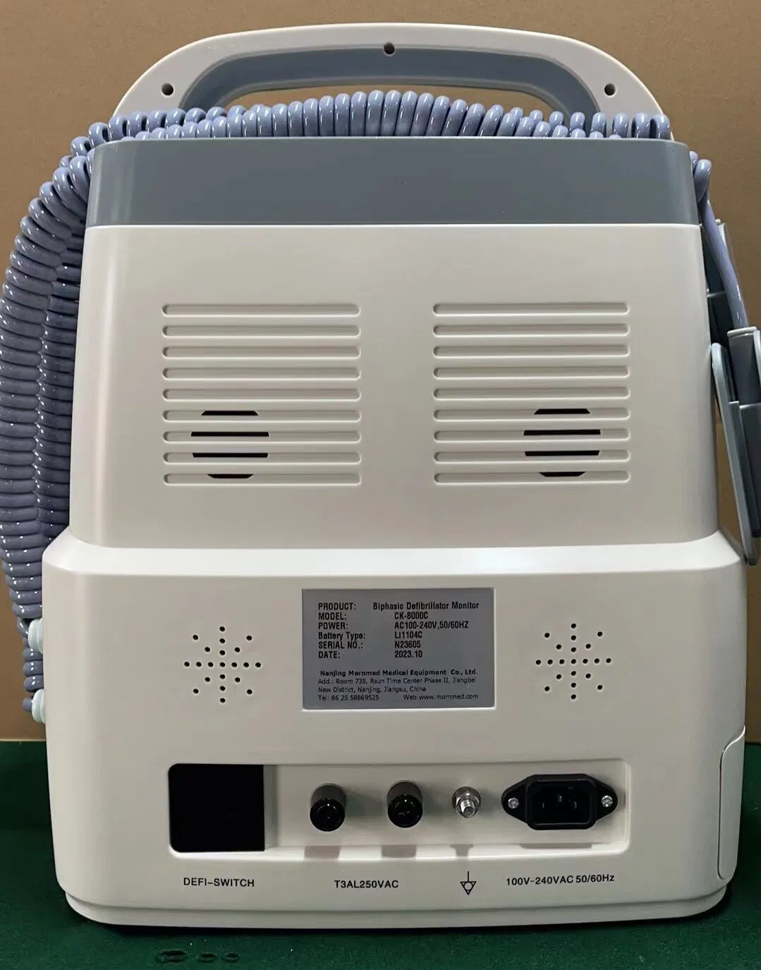 Advanced Compact Defibrillator Monitor for Rapid Emergency Response