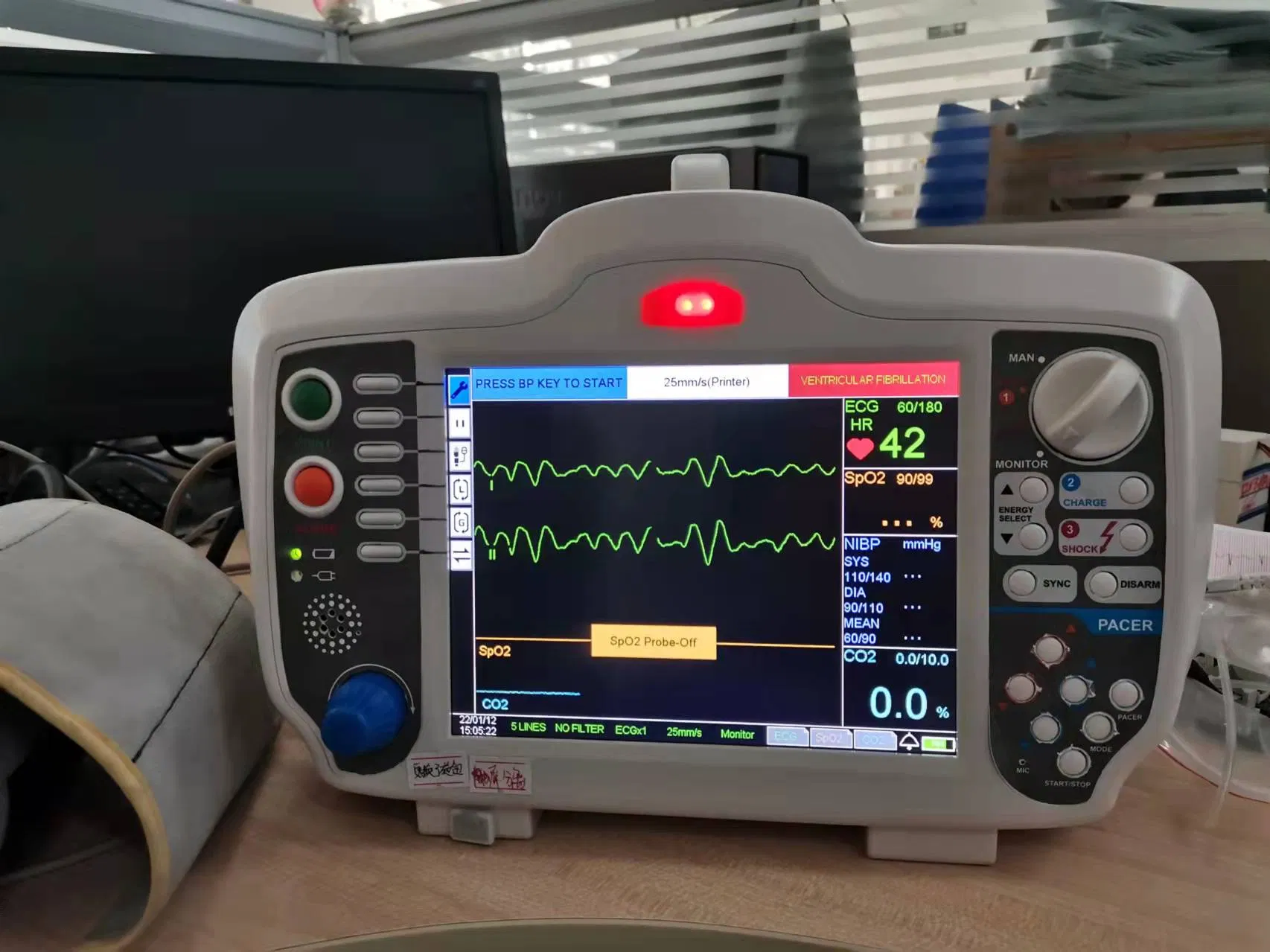 Hospital Use First Aid Defibrilator/Monitor 8.4 Inch LCD Color Display Defibrillator