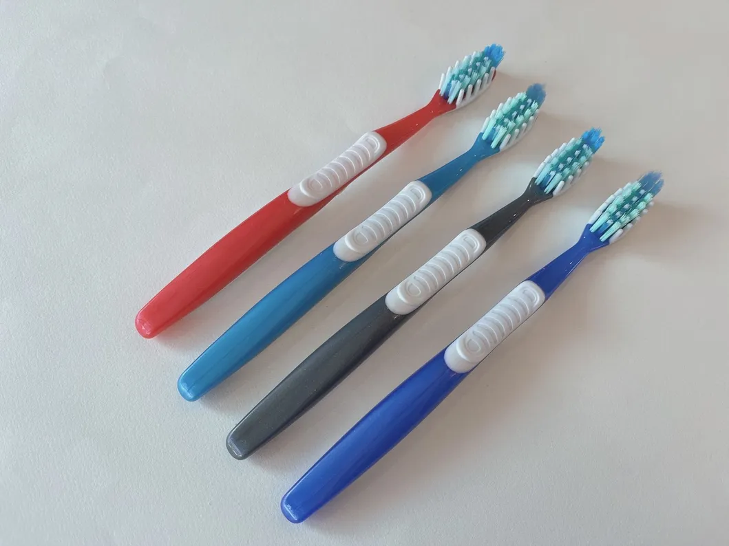 Adult Toothbrush Detail 1