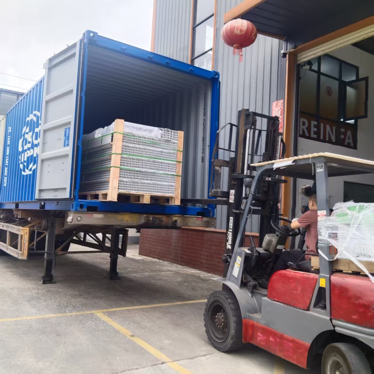 Loading into Transport Cargo
