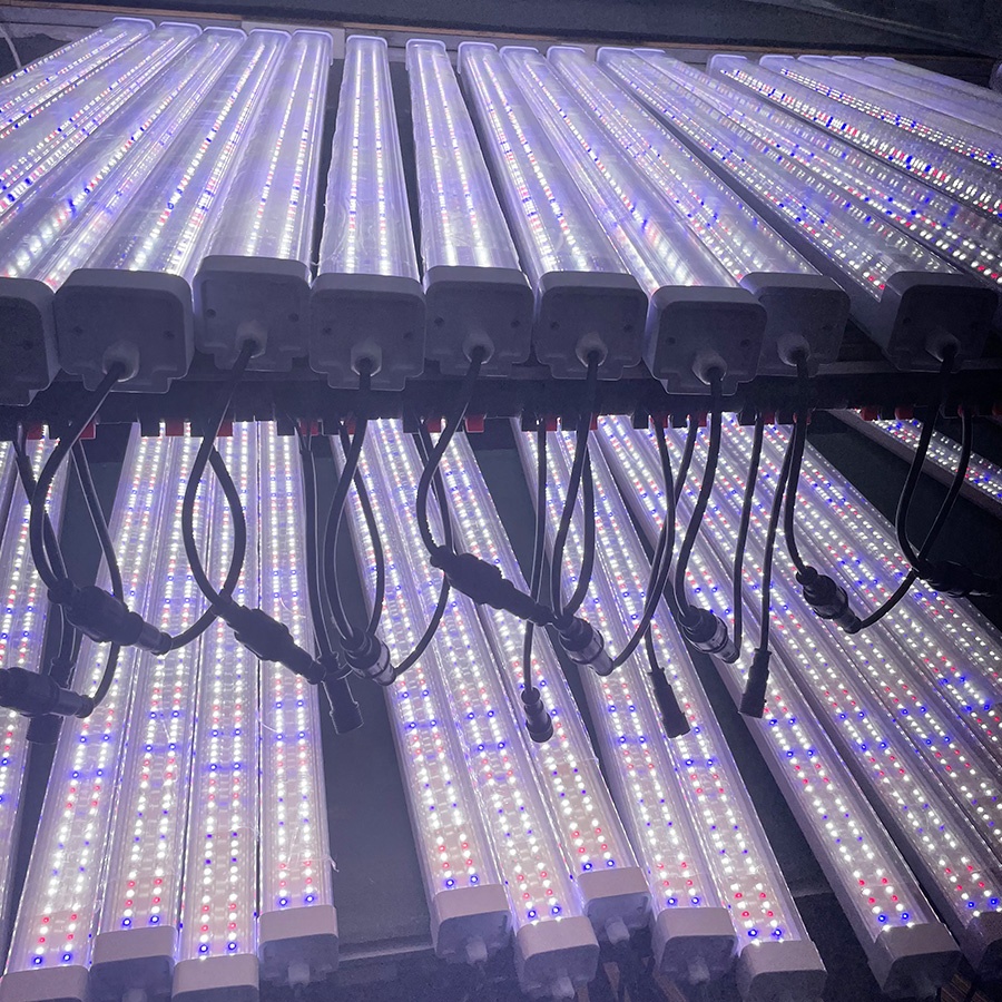 Led Plant Grow Light For Grow Leafy Greens And Vegetables In The Vertical Cultivation Towers
