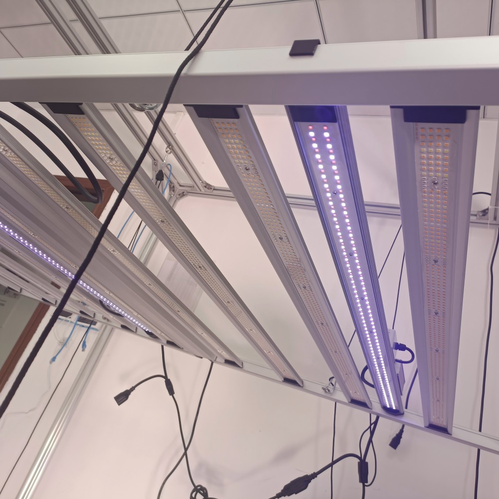 Customized Commercial Grade Dimmable UVA UVB IR Deed Red Full Spectrum 50W 100W Supplemental Led Grow Light Bars