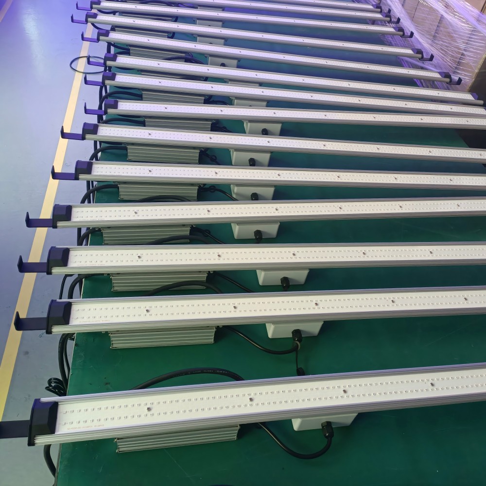 Customized Commercial Grade Dimmable UVA UVB IR Deed Red Full Spectrum 50W 100W Supplemental Led Grow Light Bars