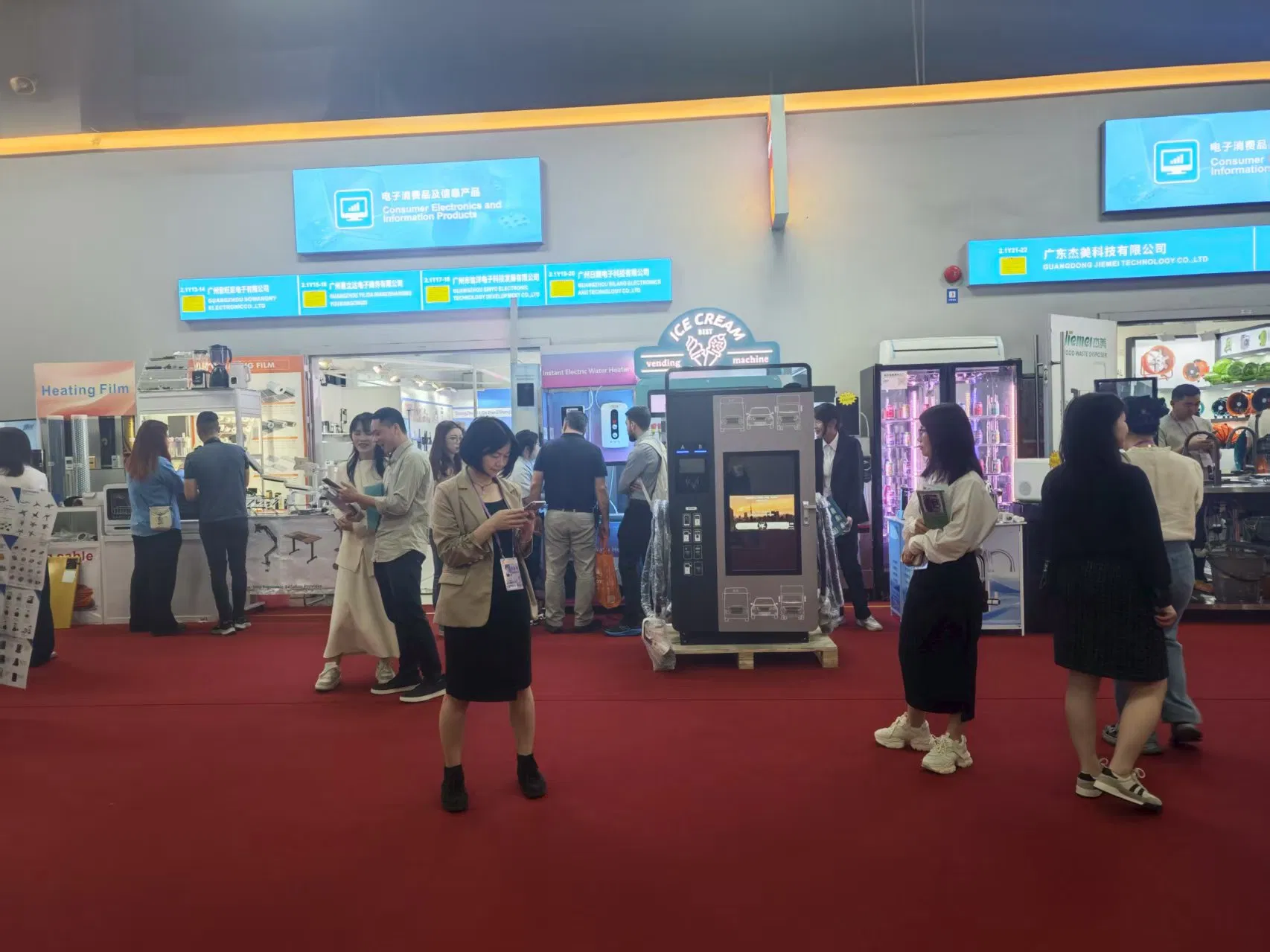 DC Dual Gun Gbt CCS Electric Car EV Charger Fast Charging Station with Advertising Screen