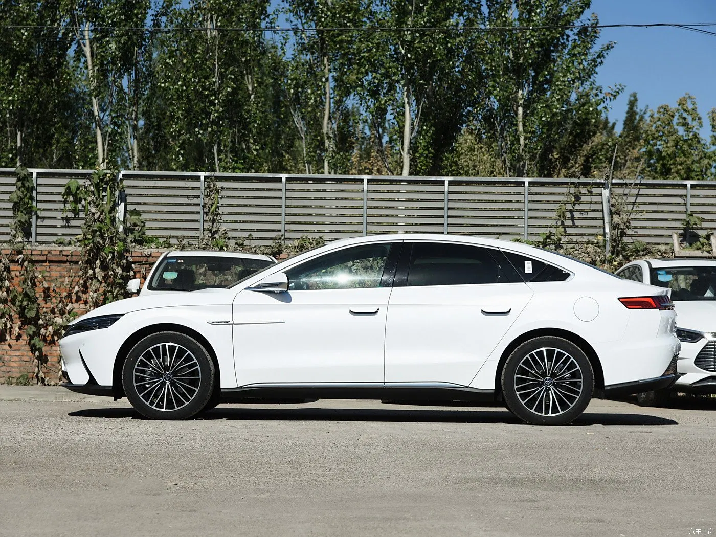 Byd Han EV Glory - Stylish Chinese. Sleek Design, 680km Range, Ambient Lighting, Wireless Charging