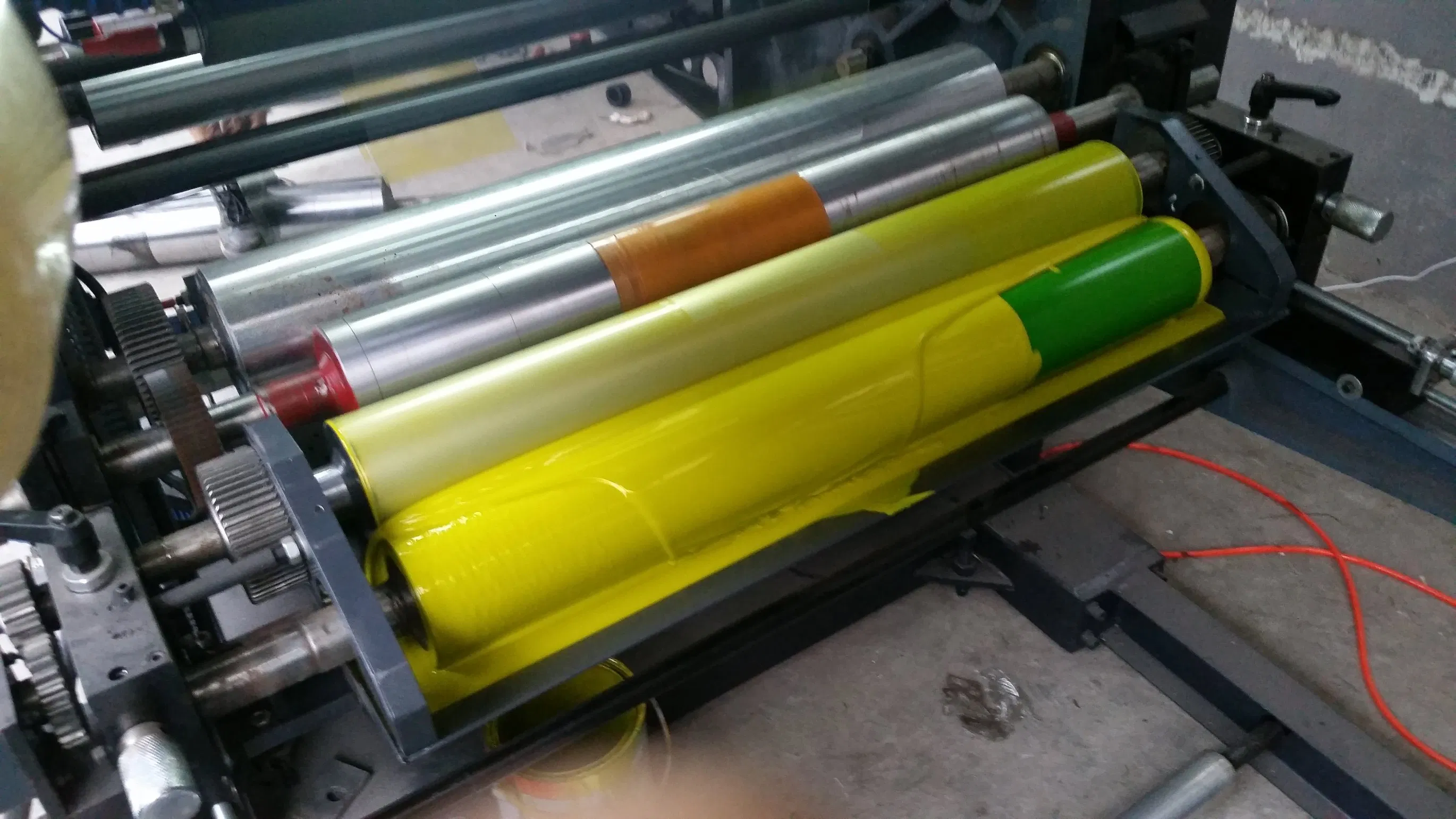 Máquina de Impressão Flexográfica Rotativa para Etiqueta de Logo em Tecido de Plástico PE com Saco, Fita de Cetim, Tambor Central Colorido