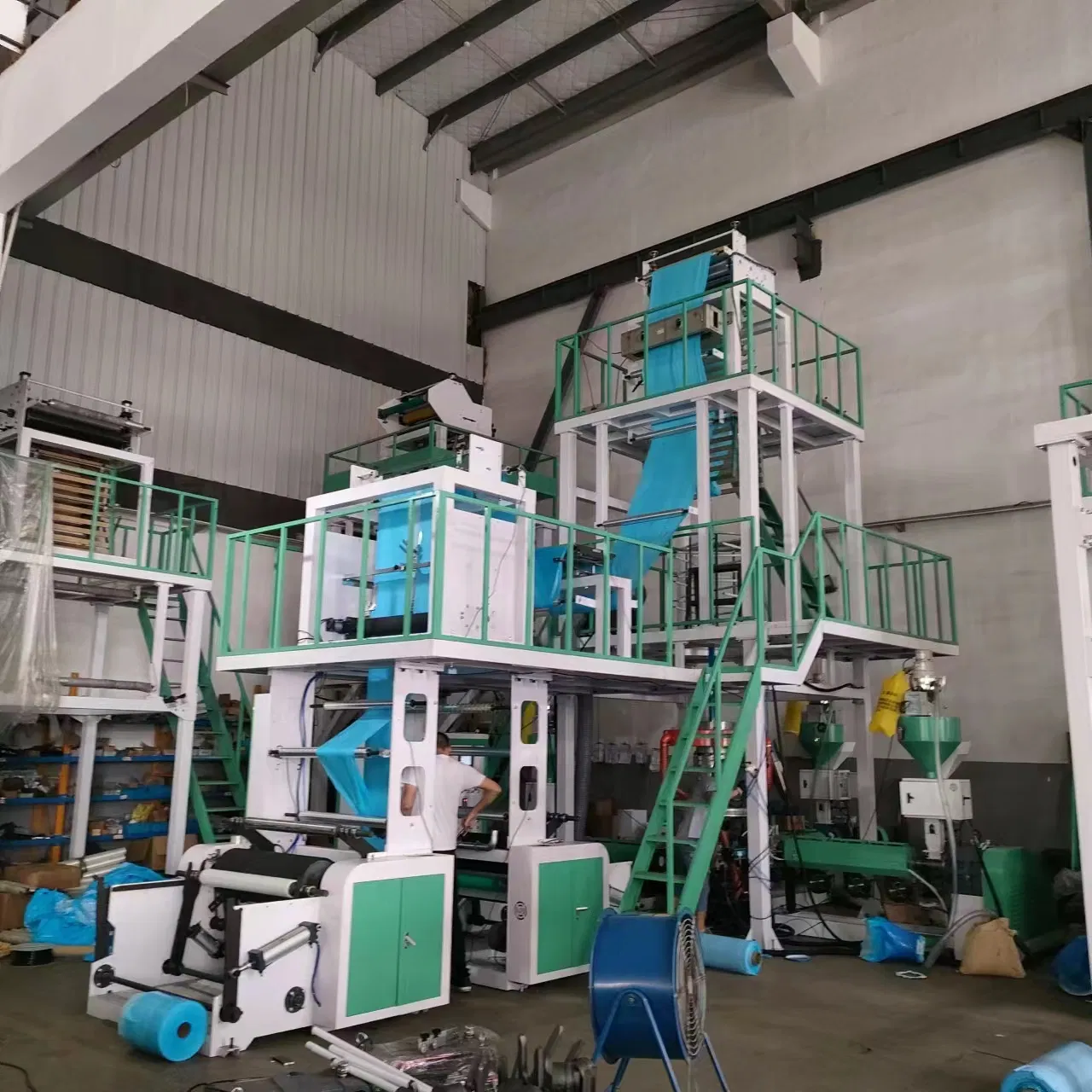 Extrusora de Filme Três Camadas de Plástico Multi Camada HDPE LDPE Co-Extrusão Linha de Produção de Filme Termoencolhível Máquina de Filme Soprado para Filme de Estufa Agrícola