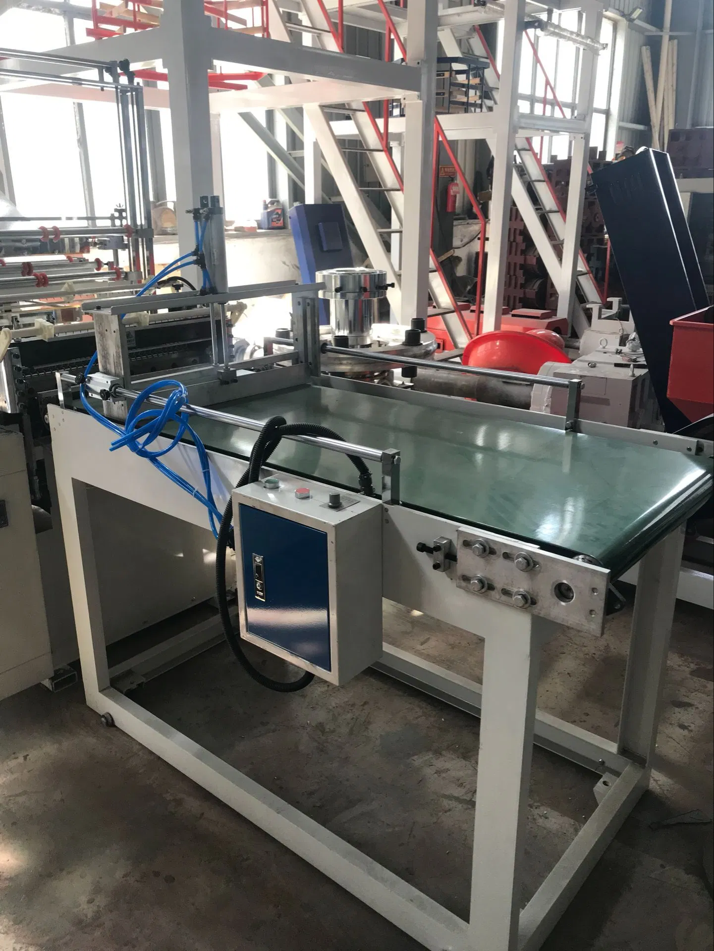 Máquina de Fazer Sacos Plásticos com Manuseio Automático para Transporte de Lixo com Selagem na Parte Inferior e Corte