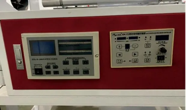 Controlador de tensão automático