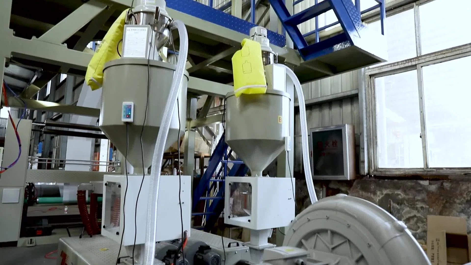 Nova Máquina de Sopro de Filme Plástico Biodegradável HDPE LDPE PP PE com Cabeça de Matriz Rotativa de Coextrusão Três Camadas de Alta Velocidade e Duplo Rebobinador Nova Tecnologia