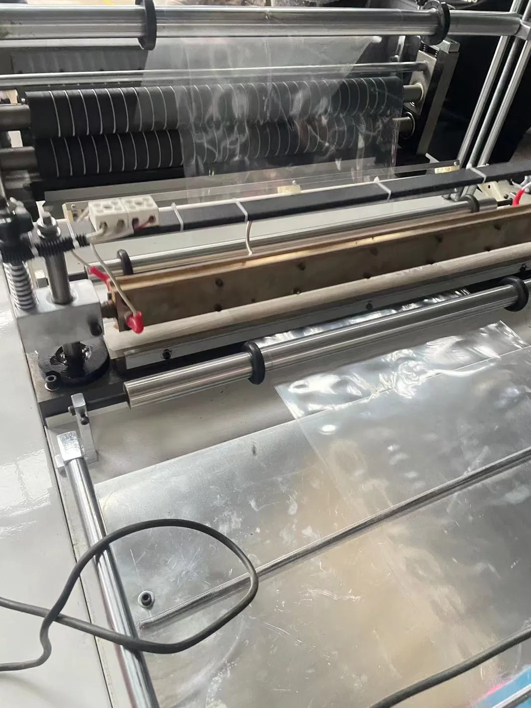 Máquina de Fazer Sacos Plásticos de Compras em PE com Selagem a Quente de Alta Velocidade e Corte a Frio para Sacos de Lixo Planos