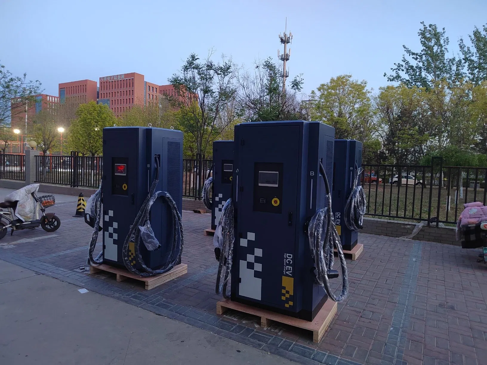 240kw DC Charging Station Designed for Electric Car Charging Networks Charger