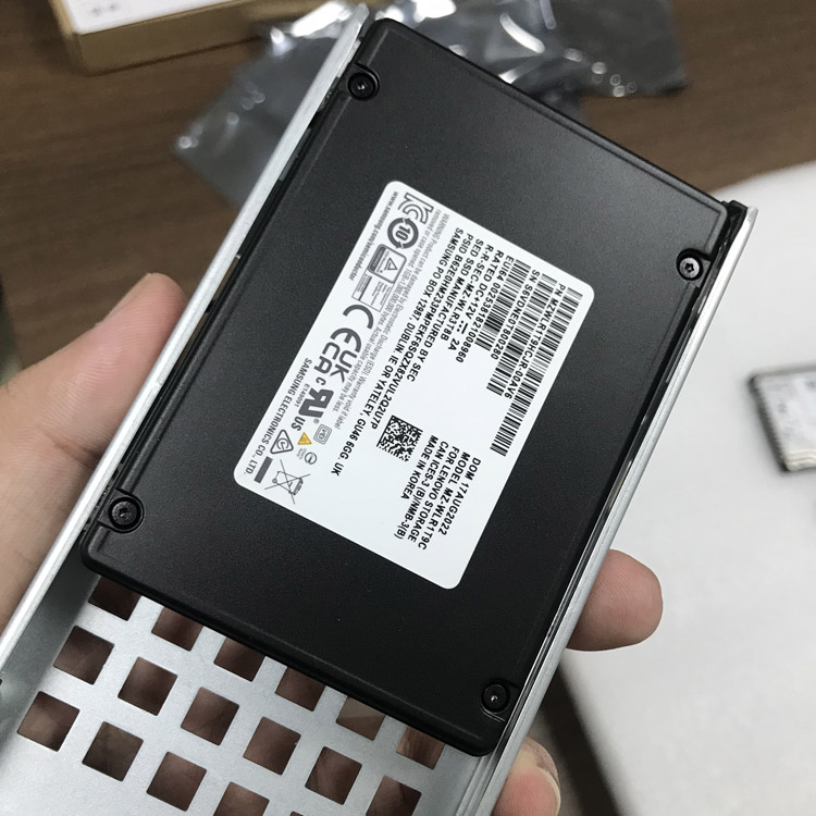 Brand New MZ-WLR1T9C SAM SUNG 1.92T Internal Solid State Drive 2.5 Inch NVME Interface Server Storage