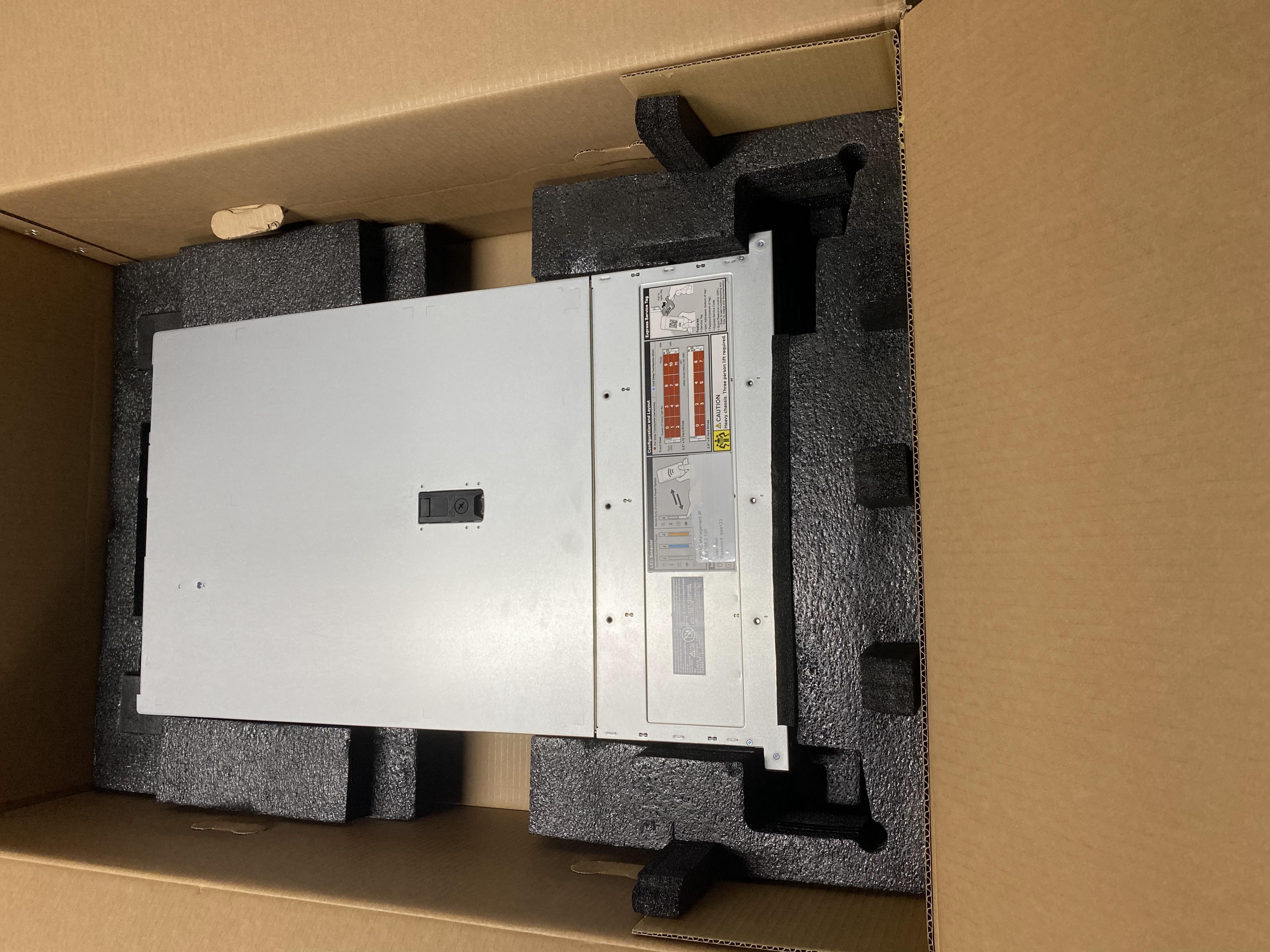 Intel Xeon Lenovos Thinksystem SR630 V3 4410Y 32GB DDR5 4800MHz 800GB SSD 9350-8i Server 7D73CTO1WW