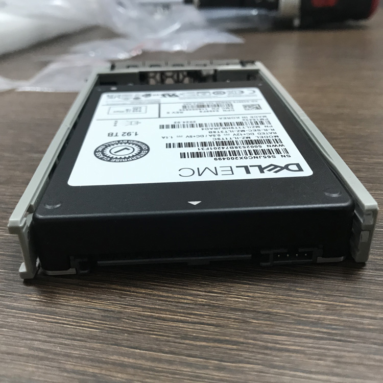 Brand New Dells EMC MZILT1T9C MZILT1T9HBJRAD4 118000855 12Gbps 1.92TB SAS Internal Server SSD R640 R650 R660 R740 R750 R760