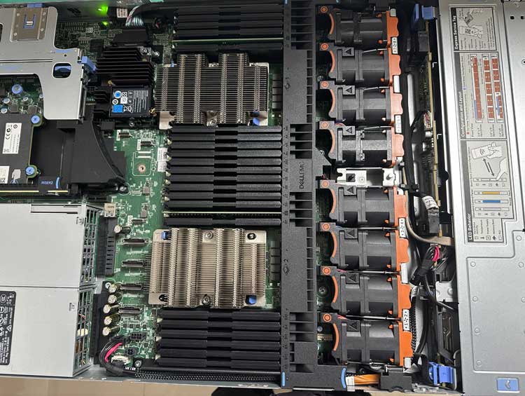 Original 1U Dells EMC PowerEdge R640 8*2.5sff Server Rack with Intel Xeon Gold 6240Y Processor/DDR4 64G RAM/750W Power