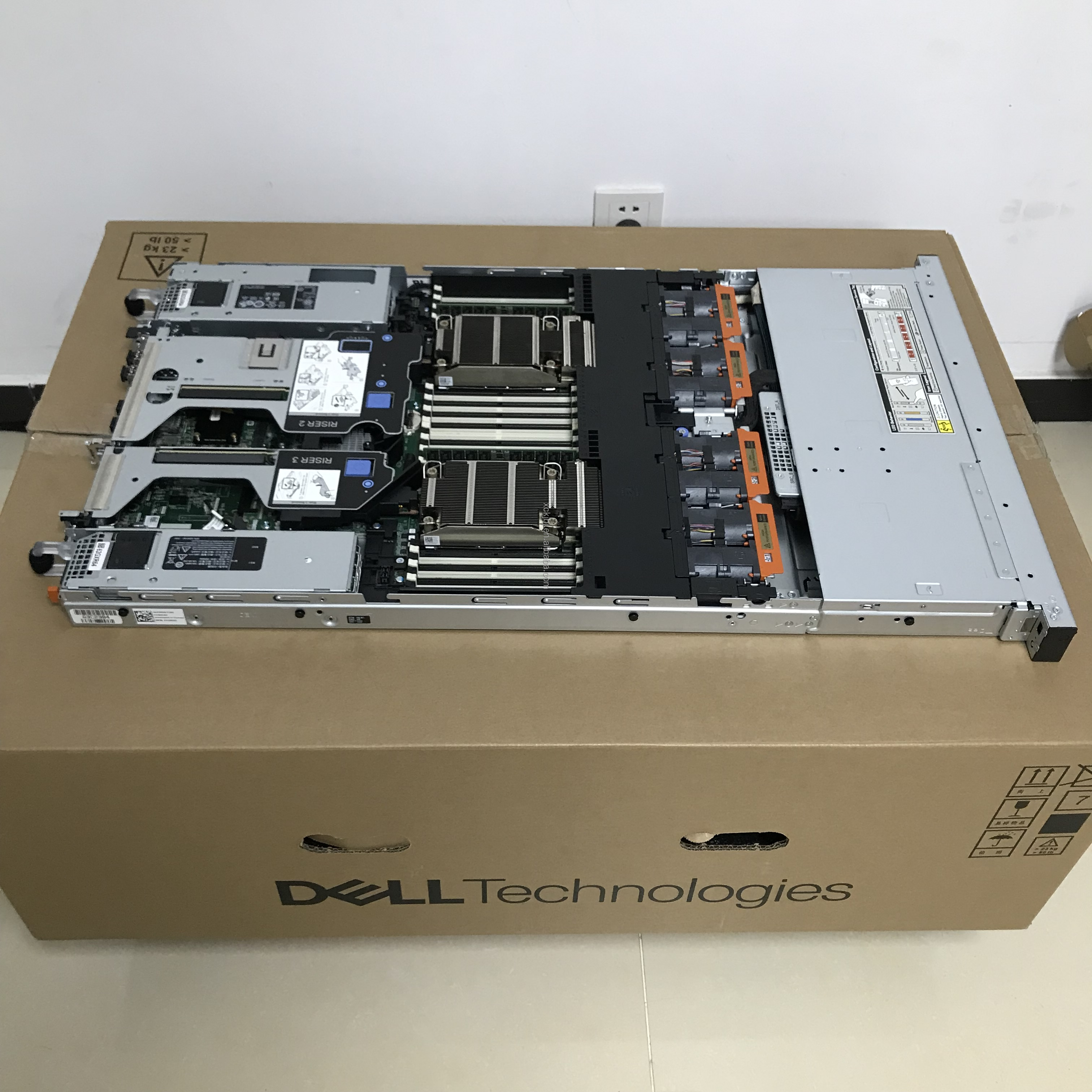 Wholesale Custom 2.5" 3.5" Dells 1U Rack Server Cheap EMC PowerEdge R660XS R660 D Ell 1U Rack Server 3 Year Warranty