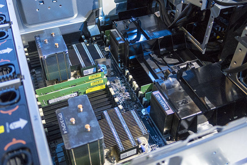 Wholesale Custom R650 R650XS R750 R750XA R750XS GPU Host D Ell 2U Rack Server for Sale