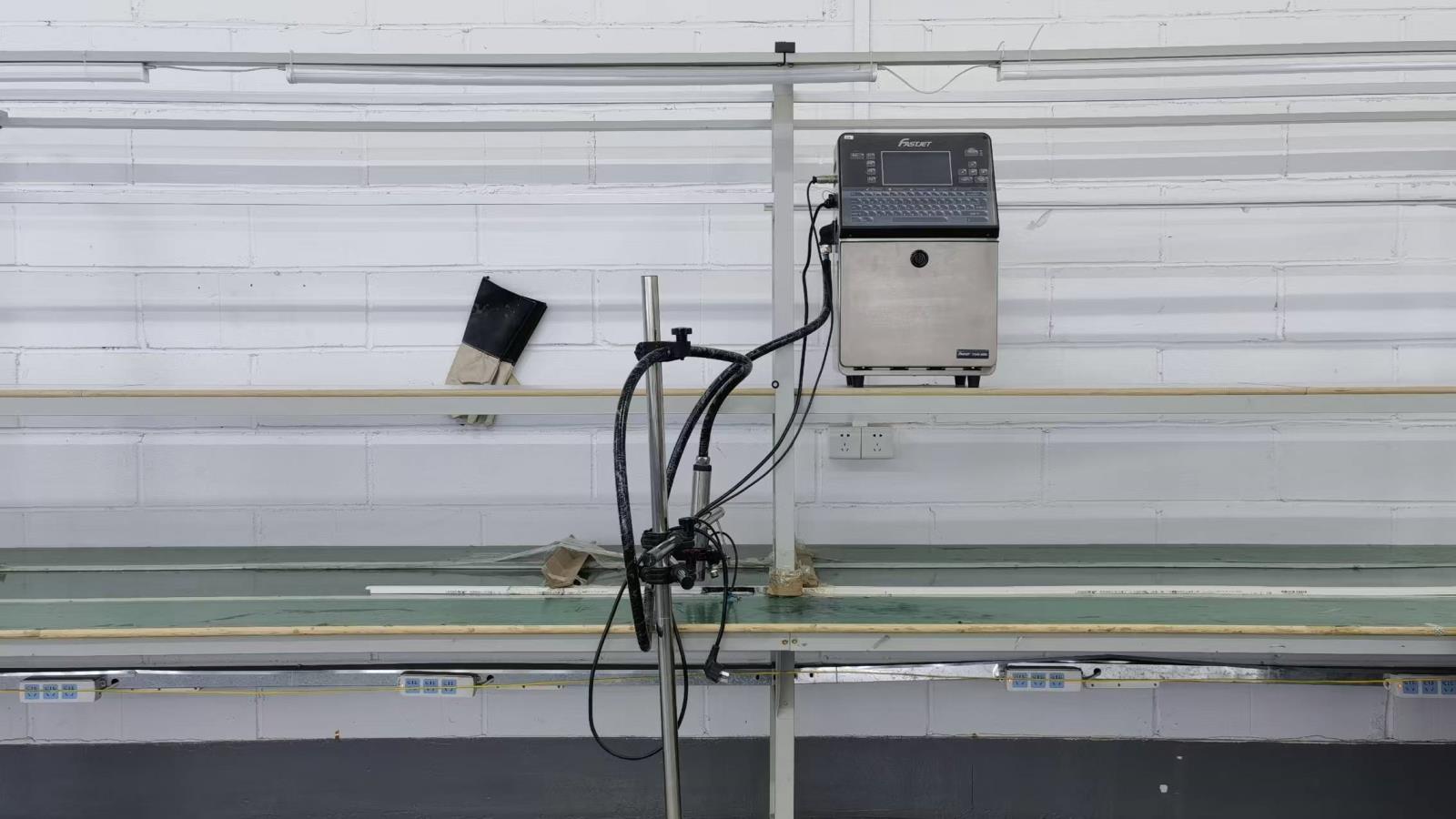 Máquina de impressão de código de barras para rastreabilidade de baterias - Vetsin Energy