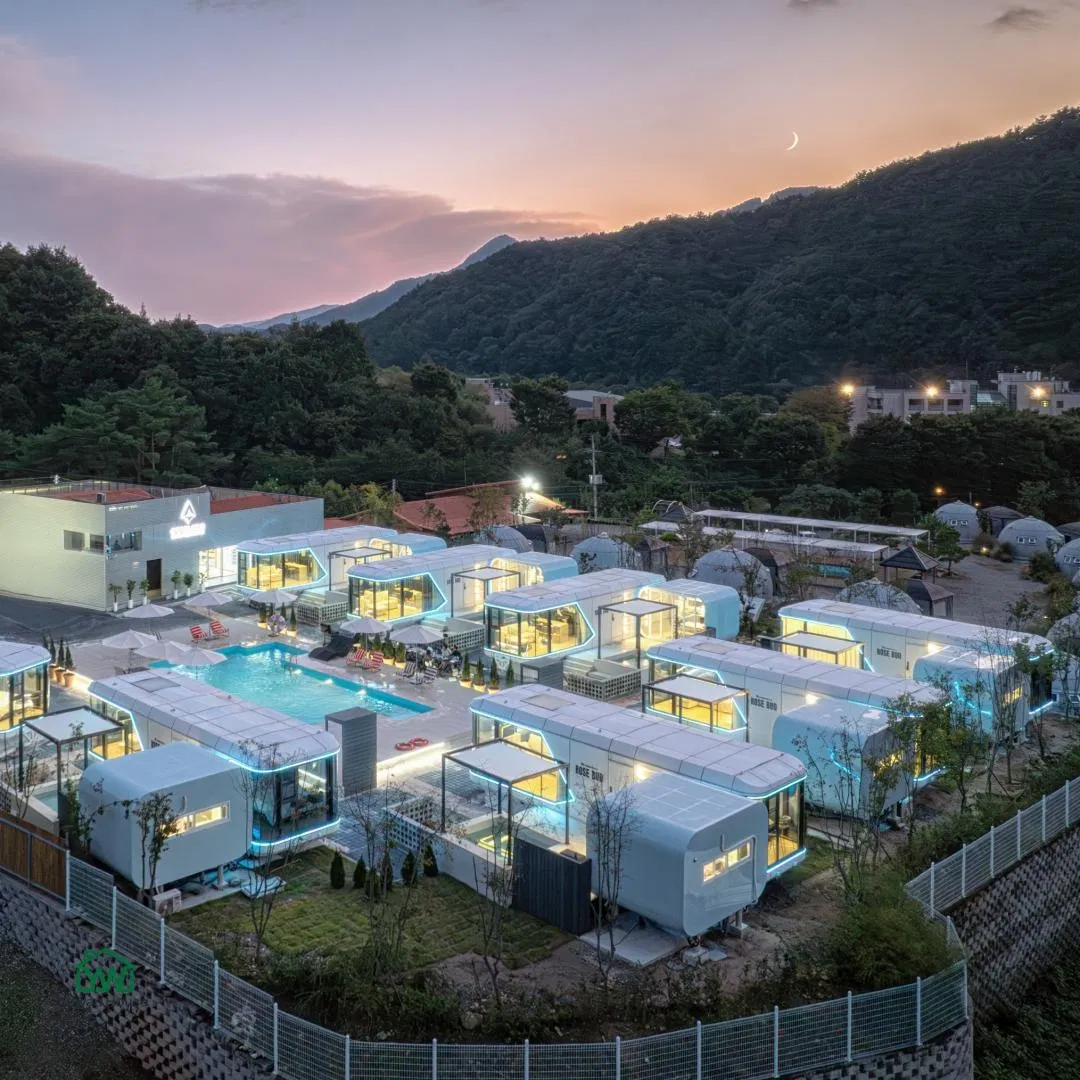 Design de Check-in Famoso Online Configuração Elétrica Inteligente Anticorrosão Casa Prefabricada em Cápsula Espacial para Residência de Lazer em Penhasco à Beira-Mar