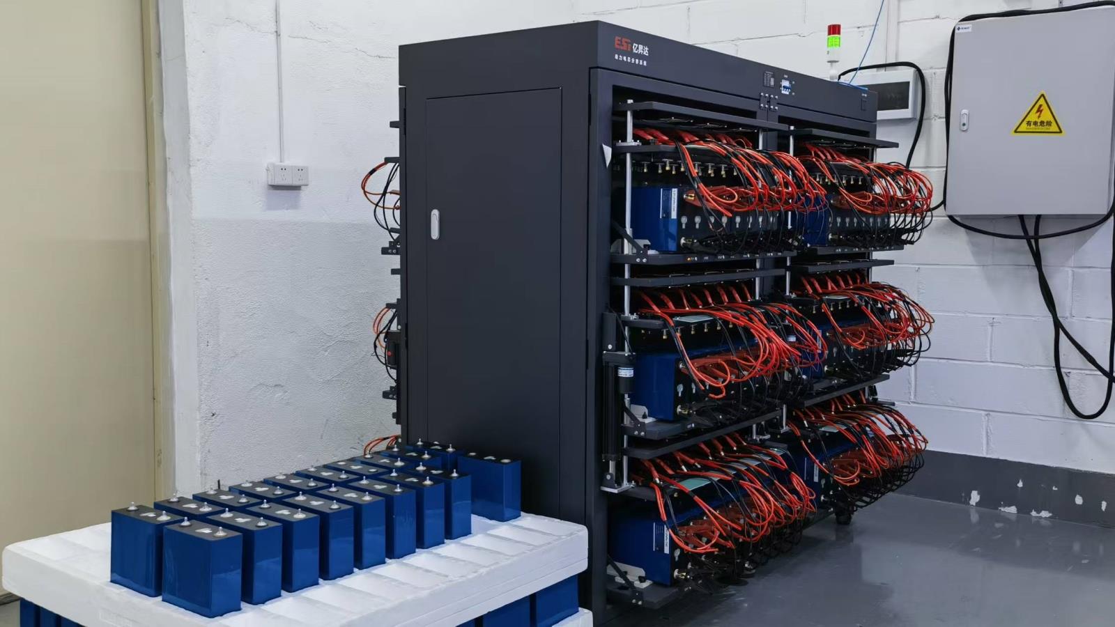 Teste de capacidade das células de bateria de lítio - Processo de fabricação Vetsin Energy