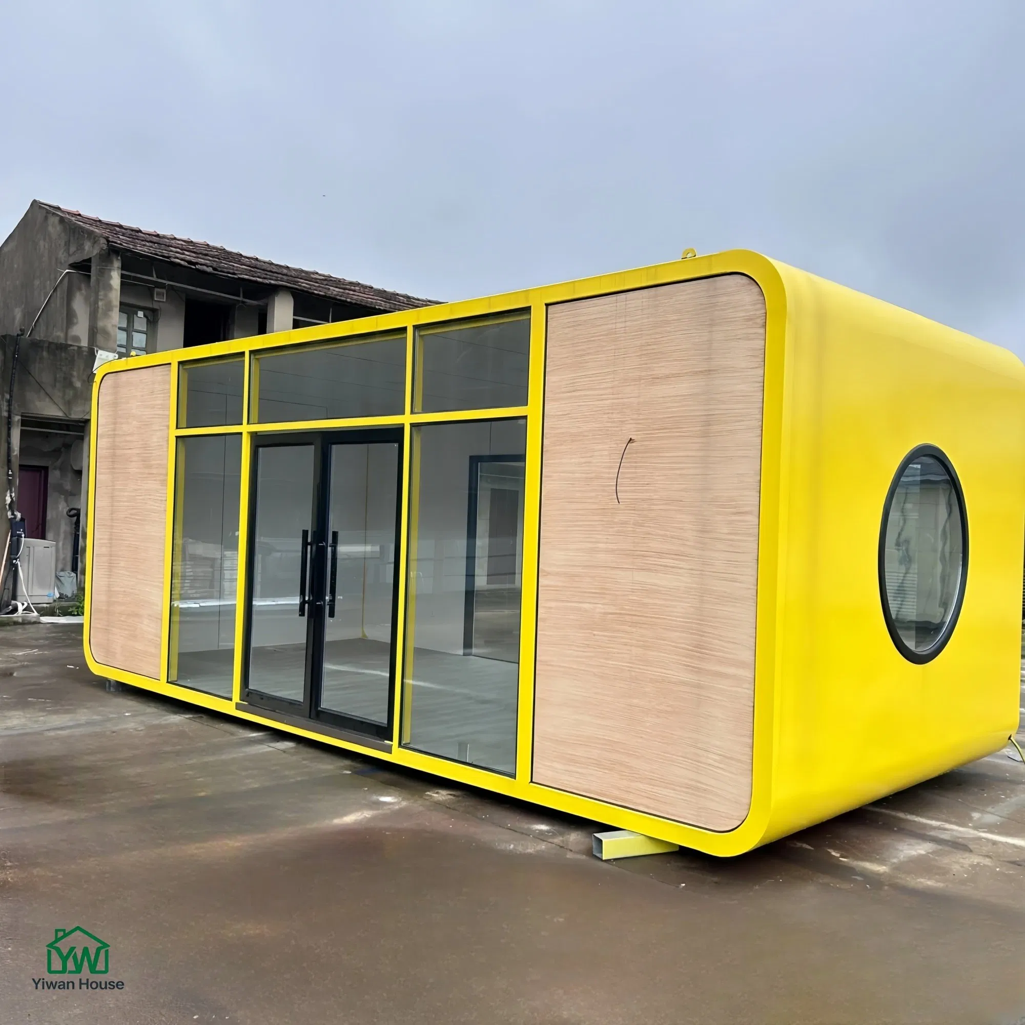 Outdoor Glamping Pod Hotel Commercial Spaceships Mini Apple Shaped Capsules Prefab Cabin Home for Offices and Lounges