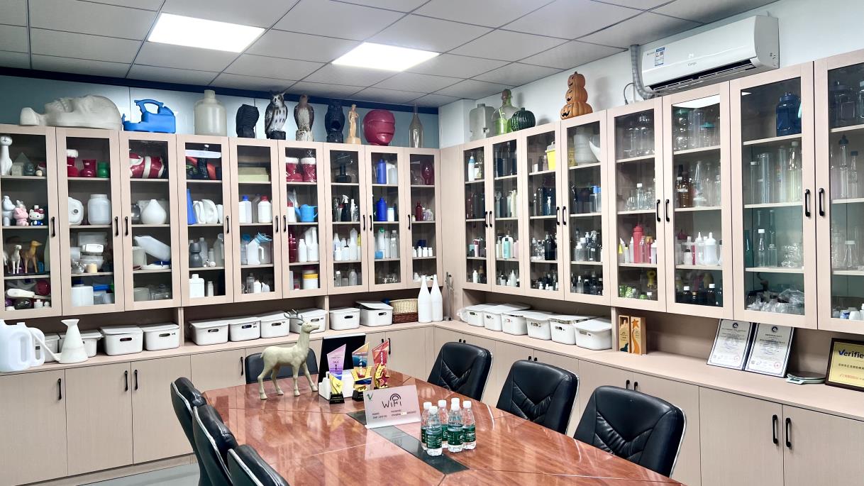 Vikas Plastic Production Line - High Quality Cosmetic Plastic Bottles Manufacturing