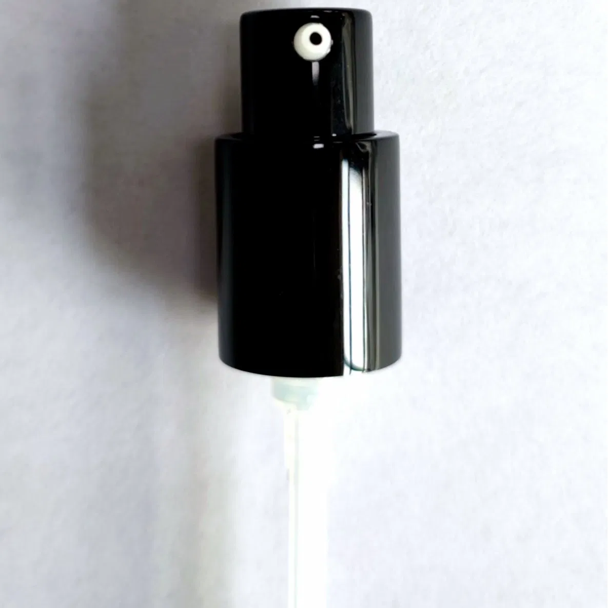 Wholesale Luxury Plastic Black Outer Spring 18 20/410 Plastic PP Lotion Pump Treatment Cream Pump Bottle with Dust Cover