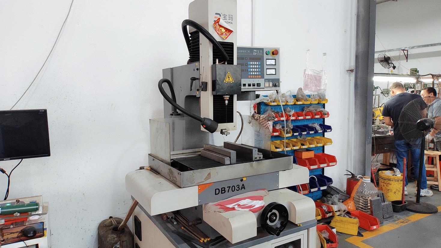 Drill Exhaust Hole Process in Plastic Bottle Mold Manufacturing