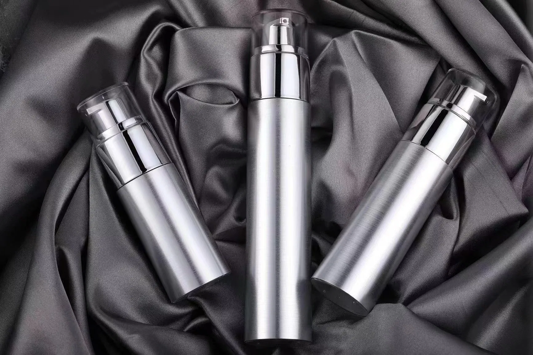 China Supplier Pink Color Matt Frosted Finish 15ml 30ml 50ml PP Plastic Bottles Lotion Pump Containers Airless Bottle for Essential Oil Treatment