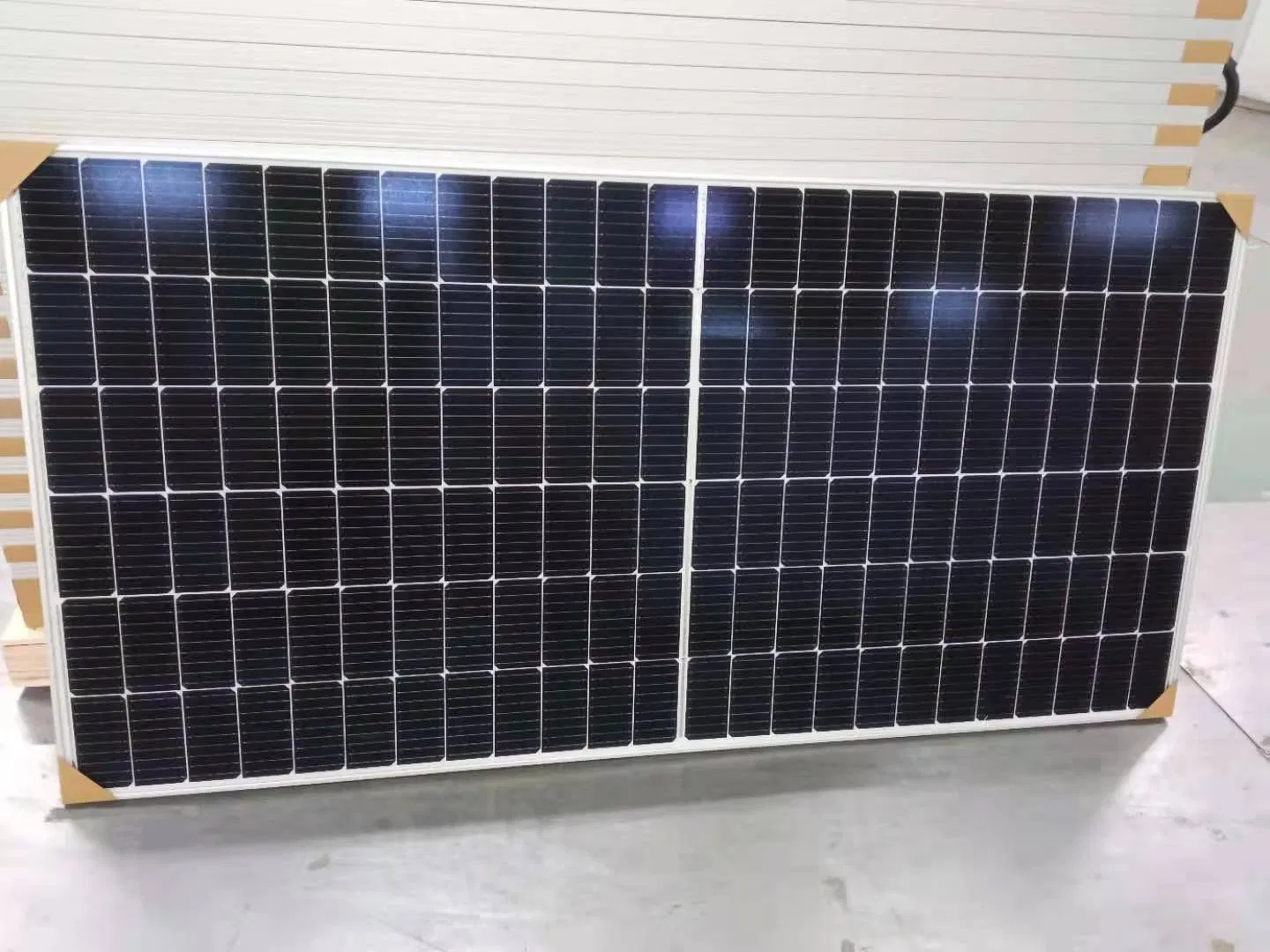 Paneles Solares 565W 570W 575W 580W 585W 590W 595W Precio De Paneles Solares 580watt Hjt Stock 585W 545W Panel Solar