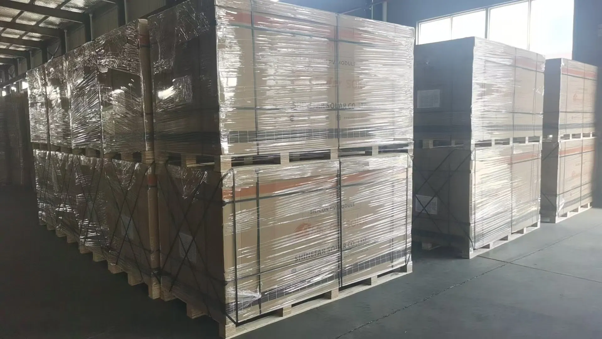 Suministro de Fábrica 630W Panel Solar Bifacial de Doble Cristal Módulo PV de Alta Eficiencia para Proyecto PV a Gran Escala, Industrial Comercial, Estación de Energía en Tierra