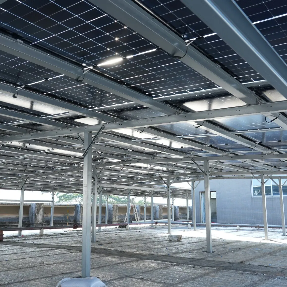 Sistema de Montaje Fotovoltaico Integrado en Edificios Estructura Solar Prefabricada con Riel