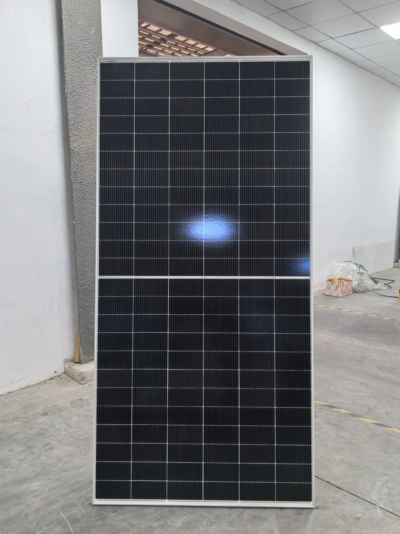 Suministro de Fábrica 630W Panel Solar Bifacial de Doble Cristal Módulo PV de Alta Eficiencia para Proyecto PV a Gran Escala, Industrial Comercial, Estación de Energía en Tierra