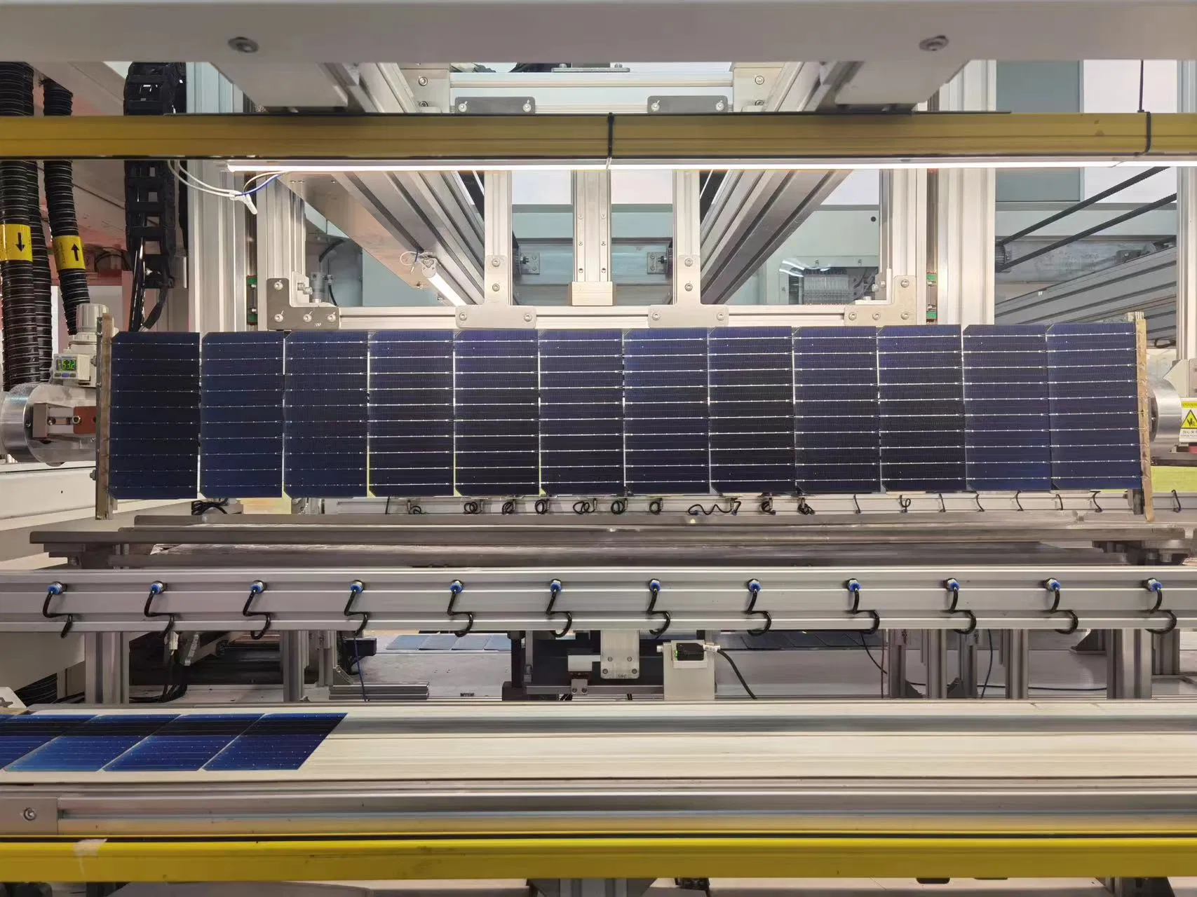 680W Panel Solar Tipo N Mayor Rendimiento Energético y Menor Degradación para Proyectos de Escala Utilitaria y Tejados Industriales