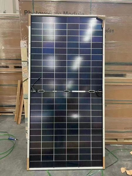 Precio mayorista de energía solar almacenamiento módulo fotovoltaico celda solar Jinko Longi Tw Trina canadiense