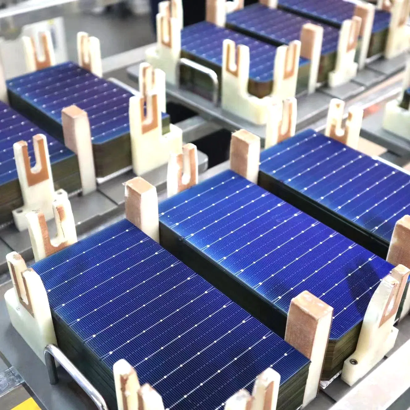 680W Panel Solar Tipo N Mayor Rendimiento Energético y Menor Degradación para Proyectos de Escala Utilitaria y Tejados Industriales