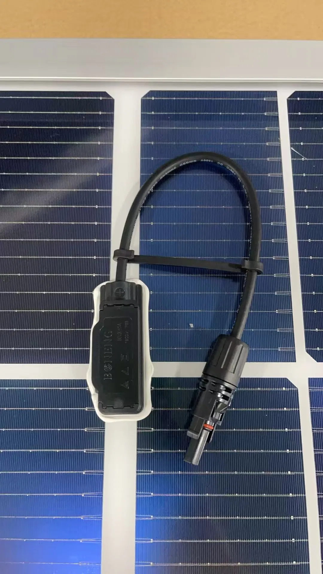 Suministro de Fábrica 630W Panel Solar Bifacial de Doble Cristal Módulo PV de Alta Eficiencia para Proyecto PV a Gran Escala, Industrial Comercial, Estación de Energía en Tierra