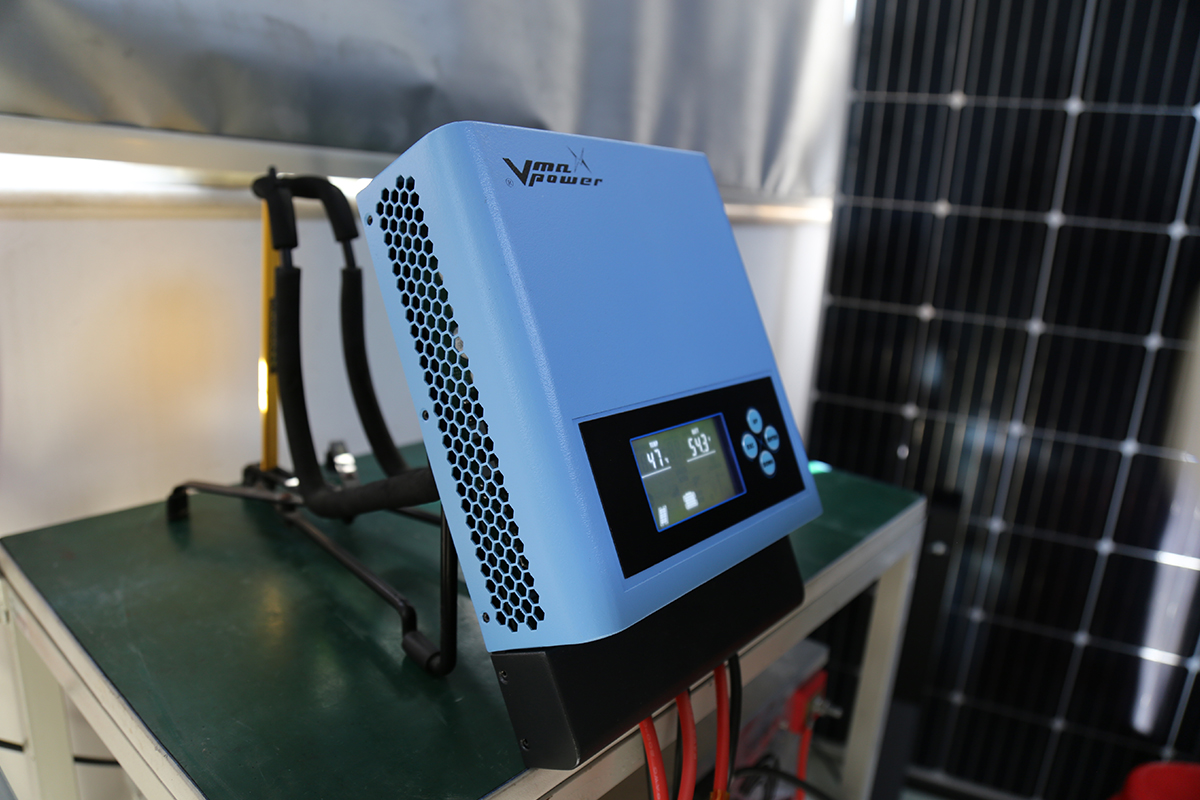 Vmaxpower New Smart 12V 24V 36V 48V Solar Panel Charger Regulator 40a 60a 80a 100a 120a MPPT Solar Charge Controller
