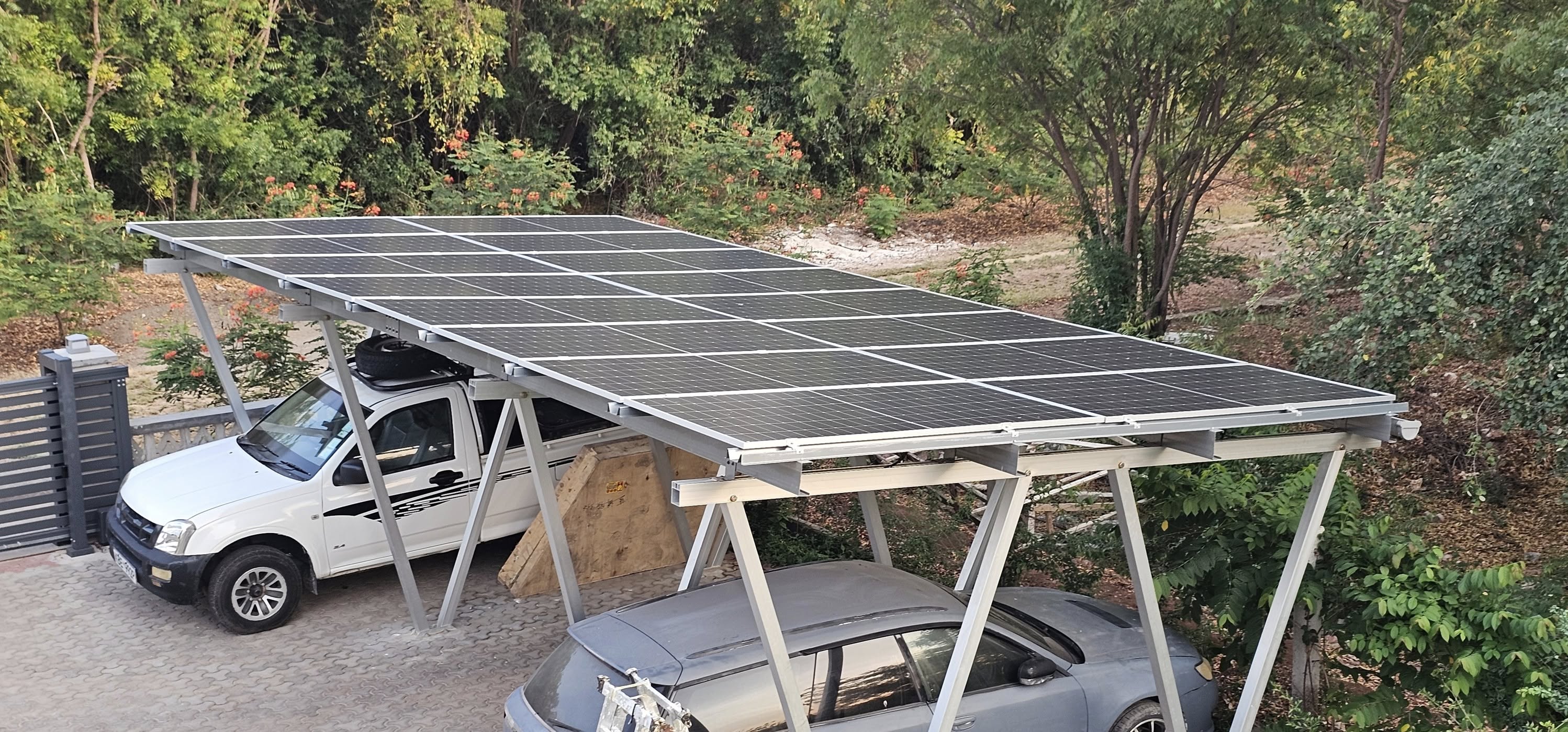 High Strength Waterproof Aluminum Solar Carport Mounting System Residential Solar Car Parking Structure for Home Use
