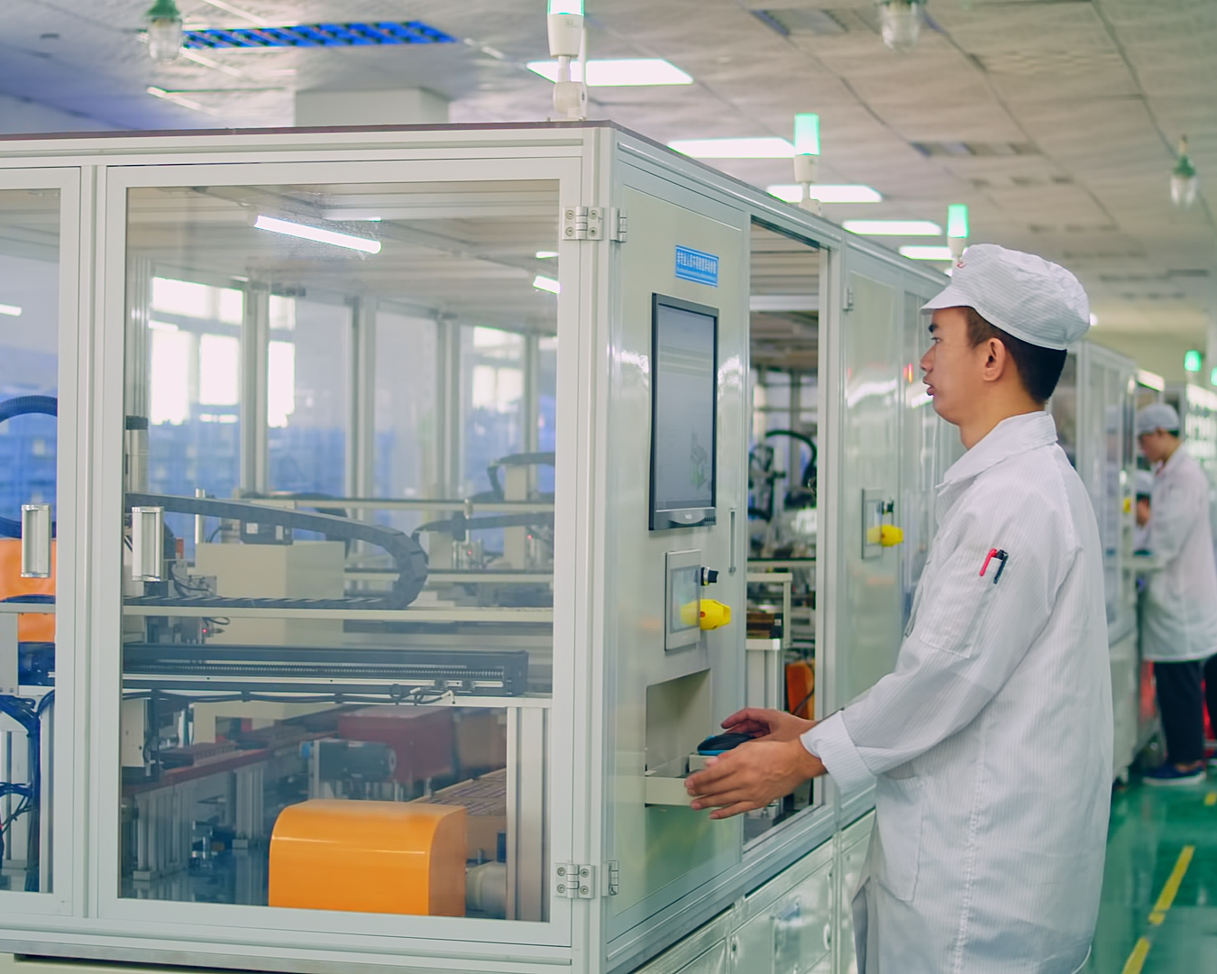 Vires Energy high-voltage box product detail - internal components and wiring