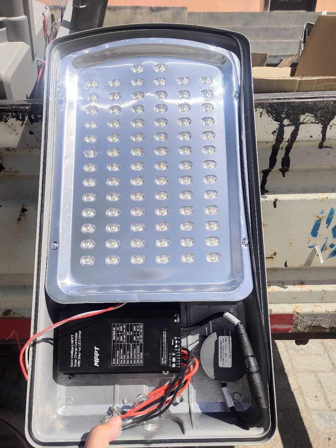 MPPT solar charge controller with Smart street lighting system