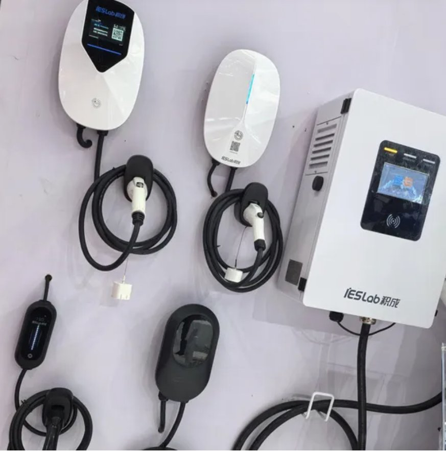 Integrated Dual Port Photovoltaic Solar Energy Storage DC EV Electric Car Charging Station