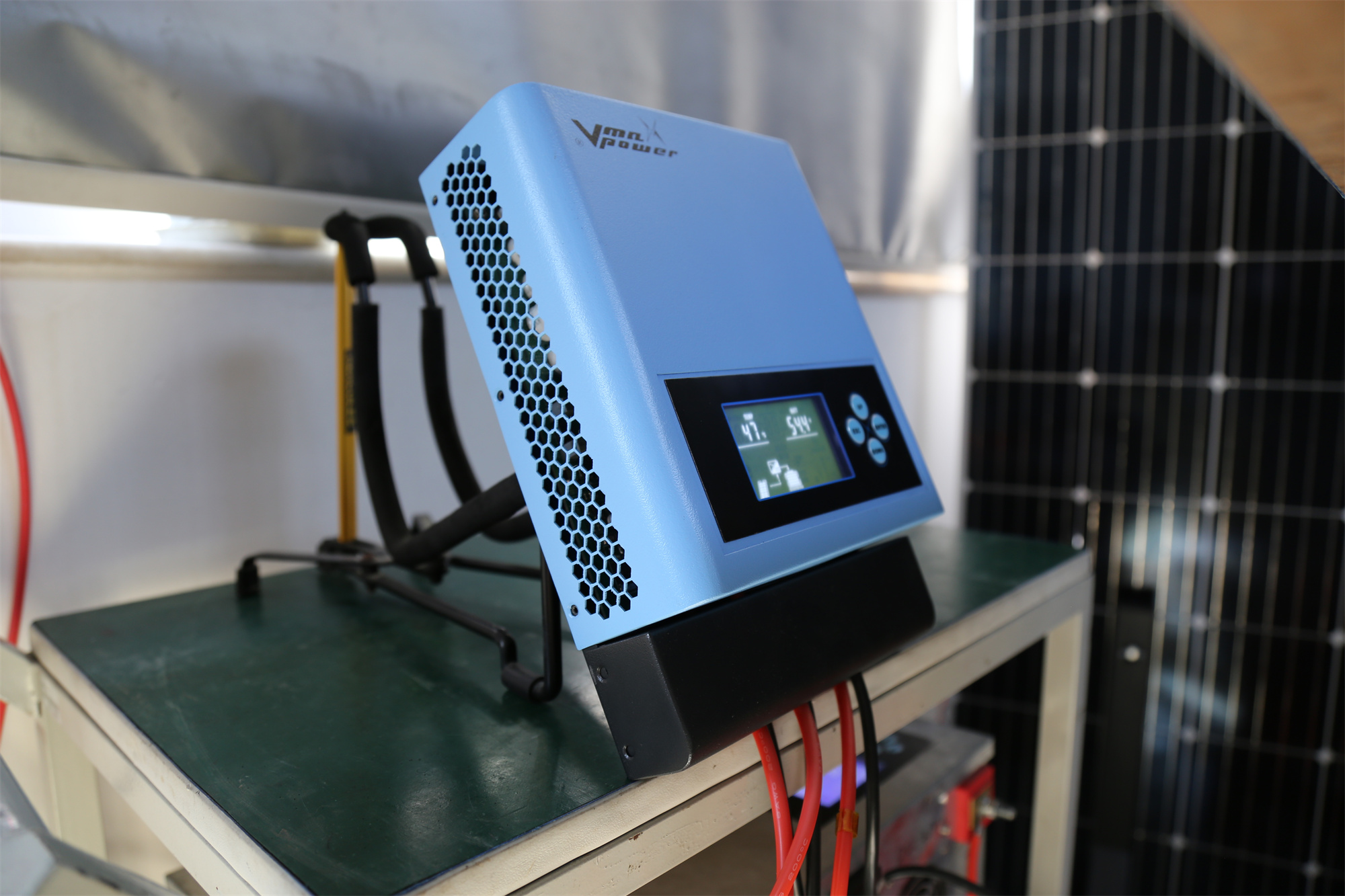 Vmaxpower New Smart 12V 24V 36V 48V Solar Panel Charger Regulator 40a 60a 80a 100a 120a MPPT Solar Charge Controller