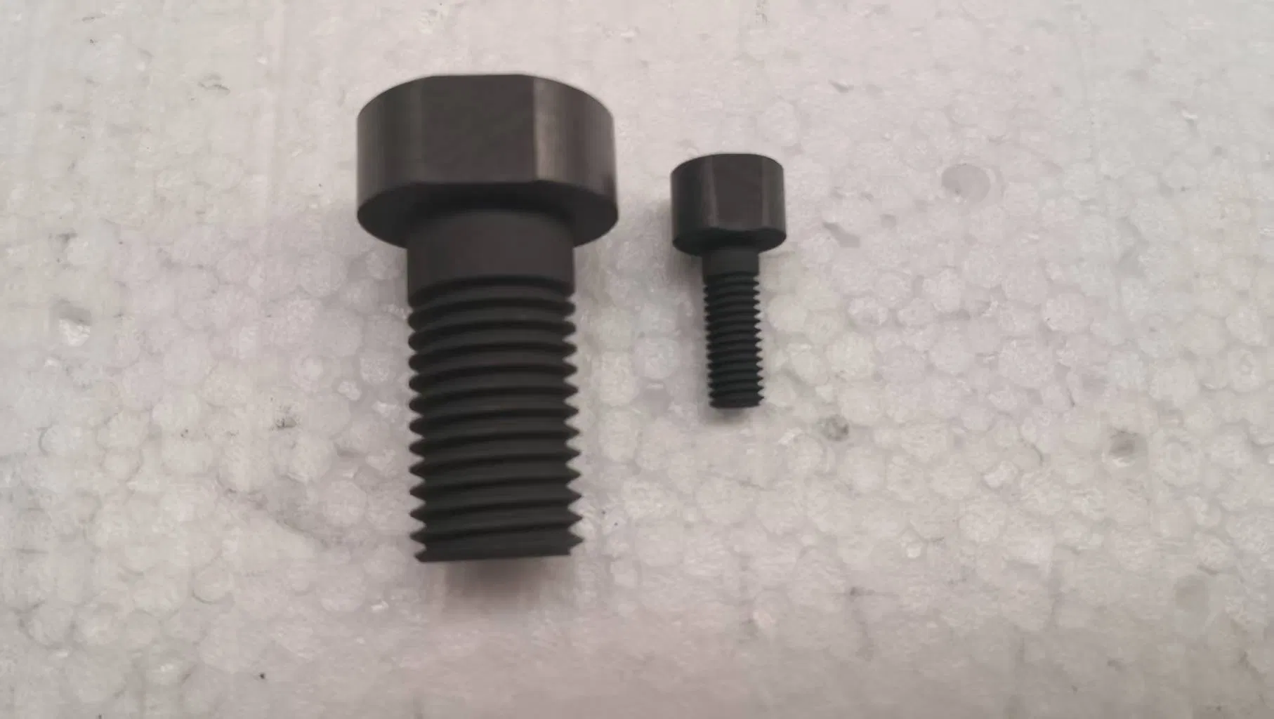 Graphite Fasteners with High Electrical Conductivity for Furnaces