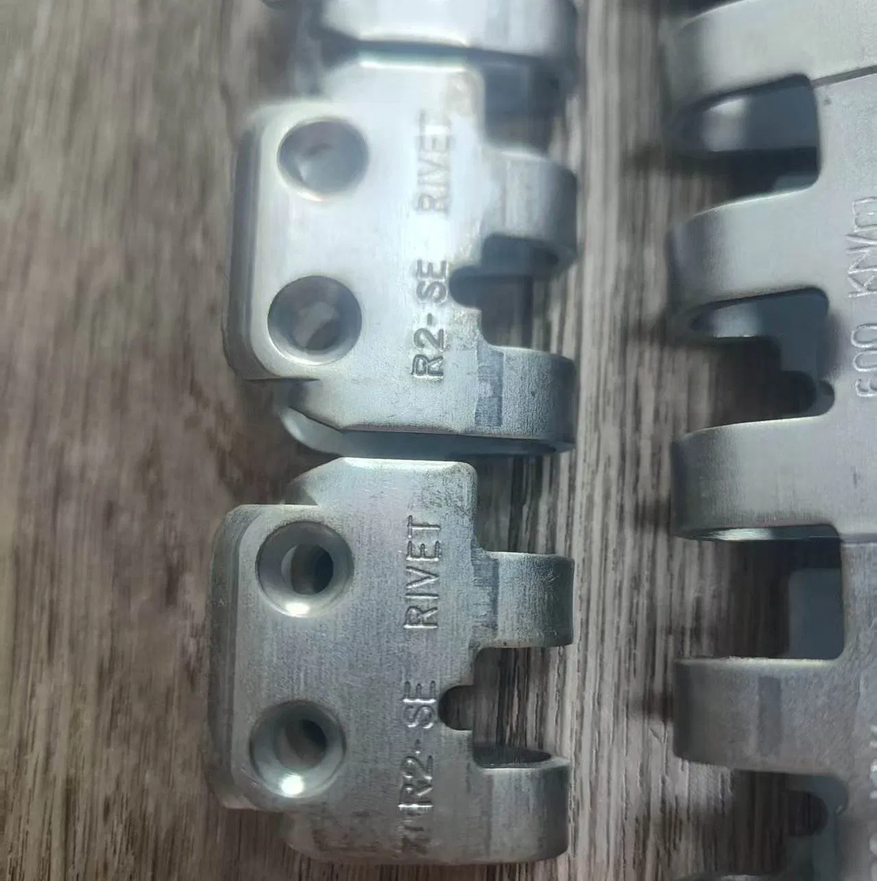 Hot Sale Corrosion Resistant Carbon Steel R2-1000 Conveyor Belt Fasteners