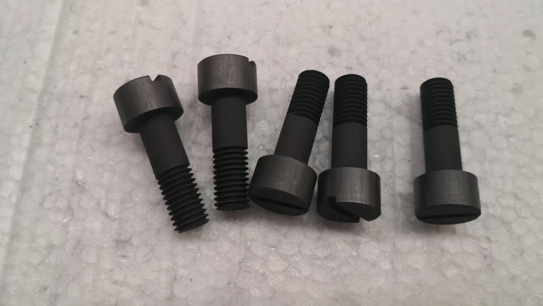 Graphite Fasteners with High Electrical Conductivity for Furnaces