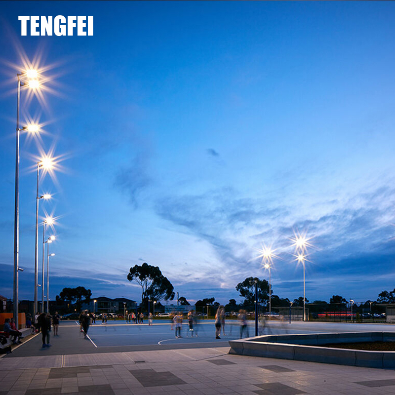 Galvanização a quente de aço Tengfei 15m Iluminação de mastro alto comercial